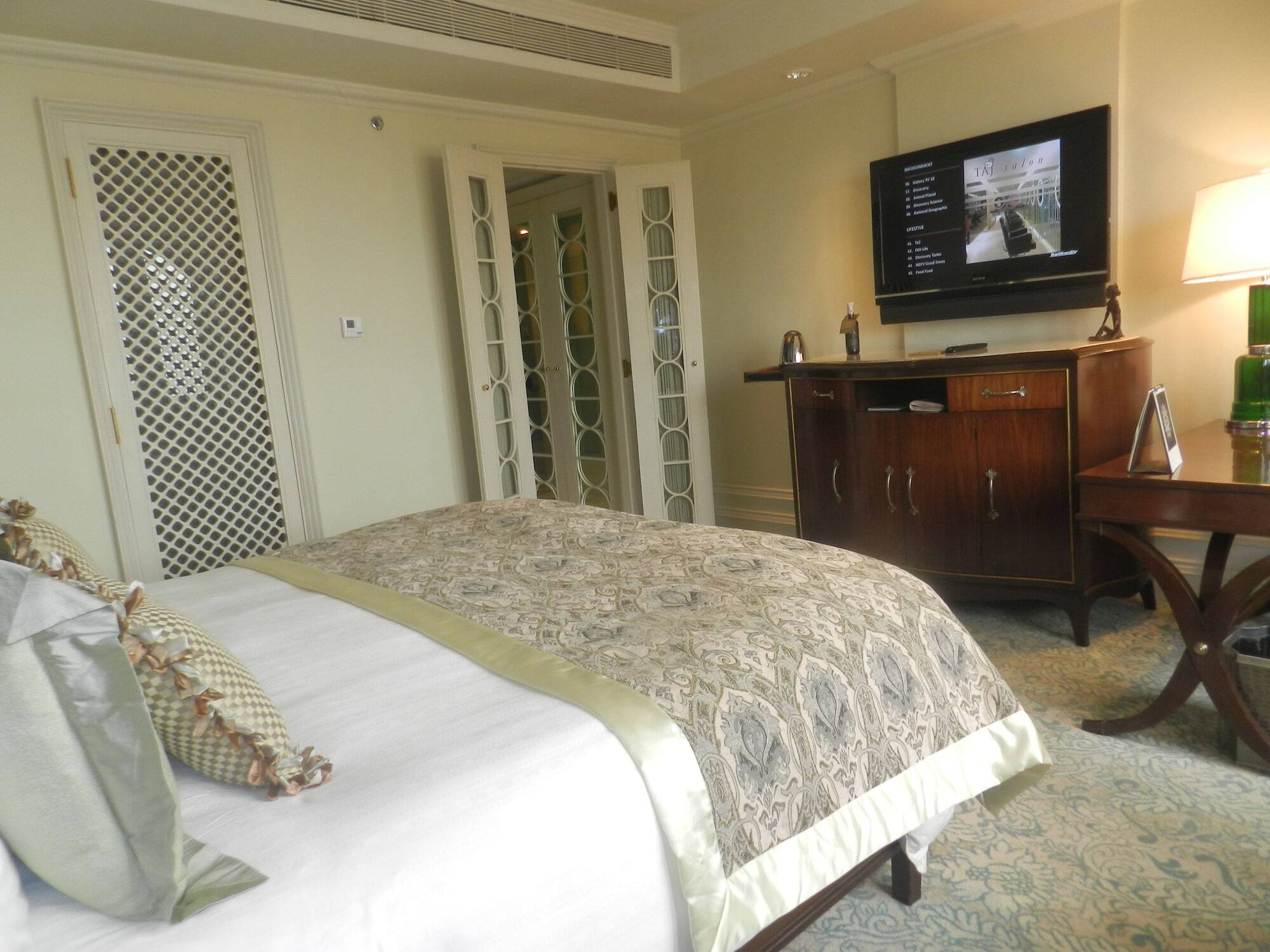 فندق ذا تاج محل تاور مومباي المظهر الخارجي الصورة A bedroom at the Taj Mahal Palace