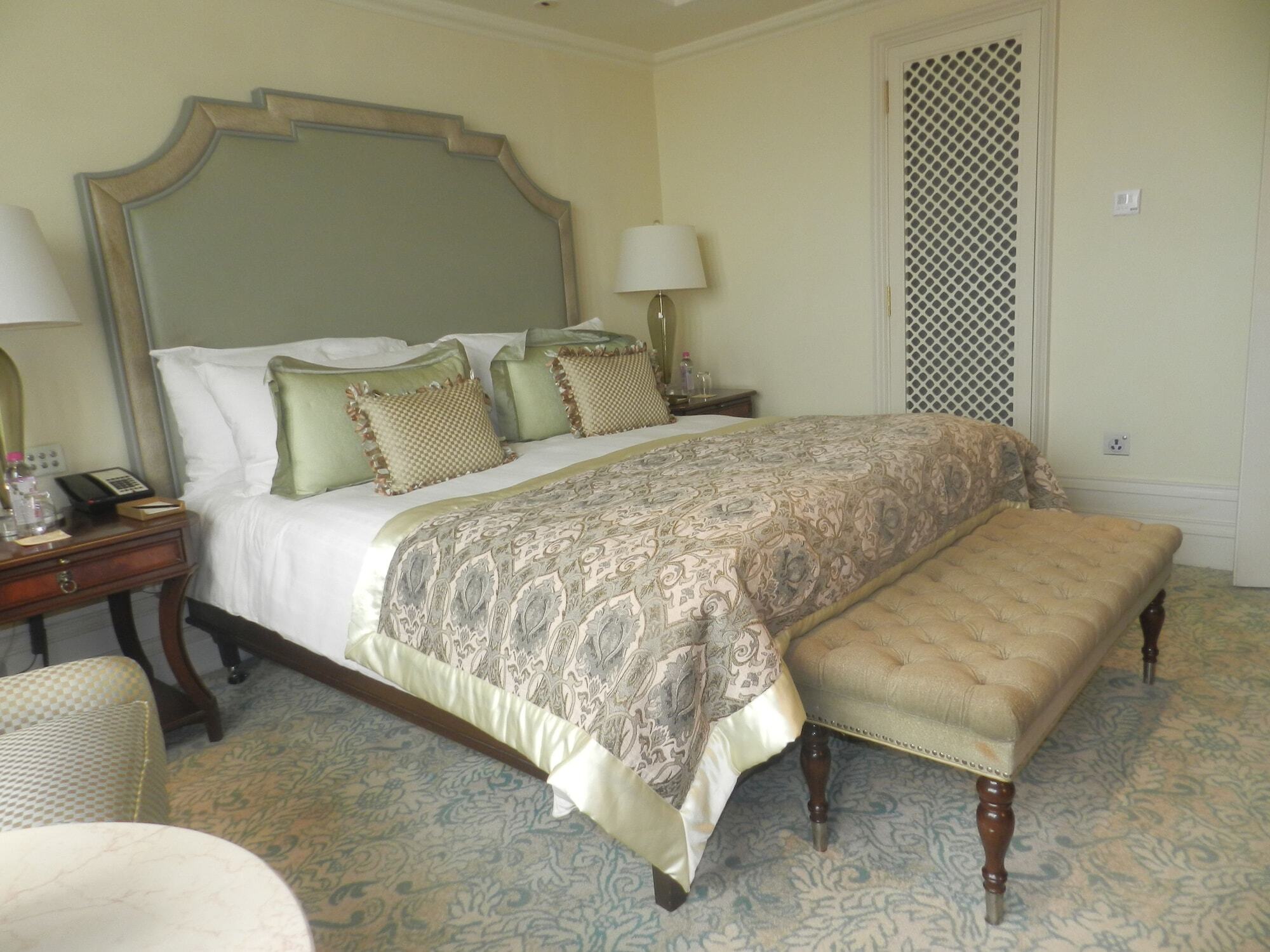 فندق ذا تاج محل تاور مومباي المظهر الخارجي الصورة A bedroom at the Taj Mahal Palace